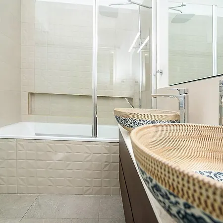 Airy Stunning With Terrace And Free Garage * Praag