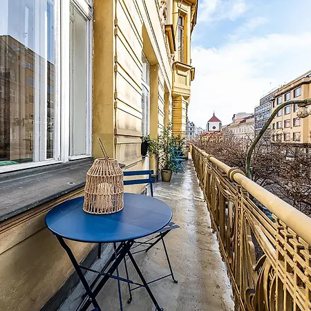 Airy Stunning With Terrace And Free Garage Praag