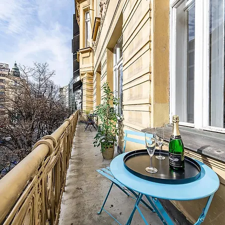 Airy Stunning With Terrace And Free Garage