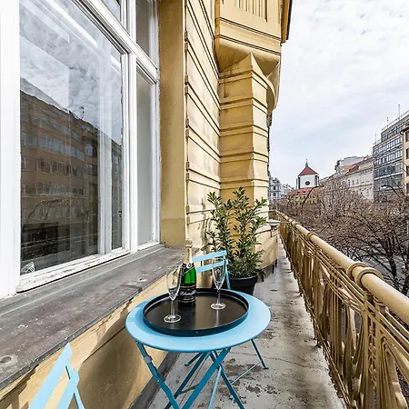 Appartement Airy Stunning With Terrace And Free Garage Praag
