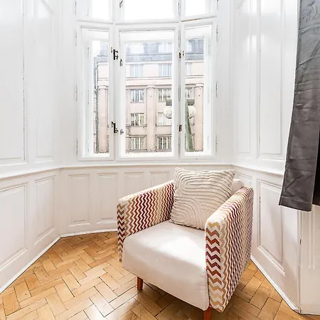 Appartement Airy Stunning With Terrace And Free Garage Praag