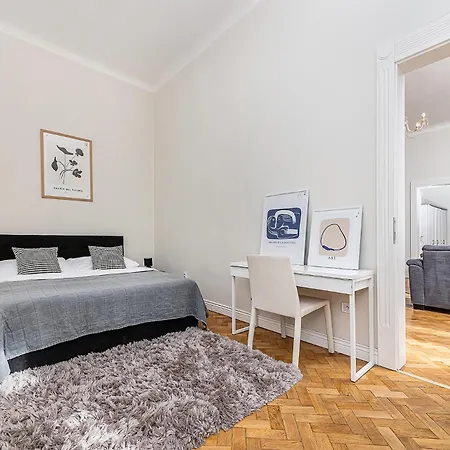 Airy Stunning With Terrace And Free Garage Appartement