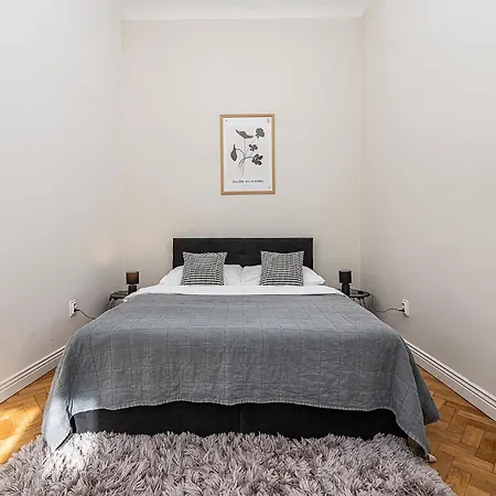 Appartement Airy Stunning With Terrace And Free Garage