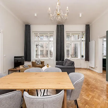 Airy Stunning With Terrace And Free Garage Appartement Praag