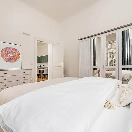 Airy Stunning With Terrace And Free Garage * Prague