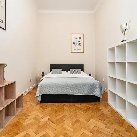 Apartment Airy Stunning With Terrace Prague