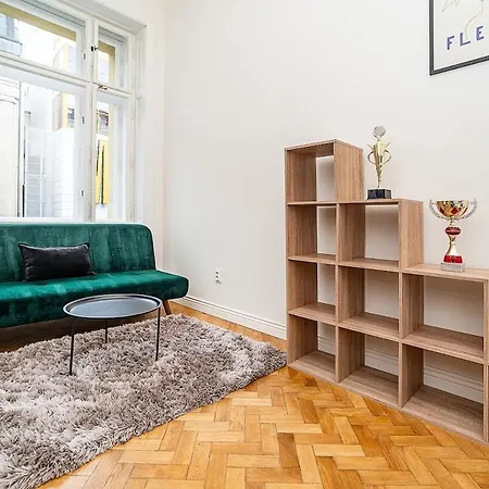 Airy Stunning With Terrace Apartment *