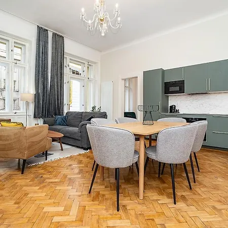 Apartment Airy Stunning With Terrace Prague