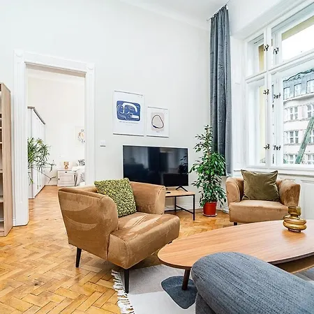 Apartment Airy Stunning With Terrace Prague