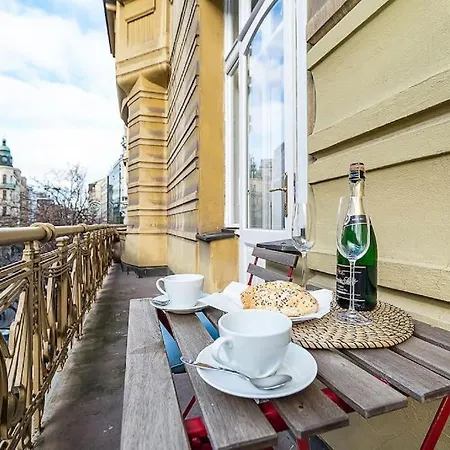 Airy Stunning With Terrace *